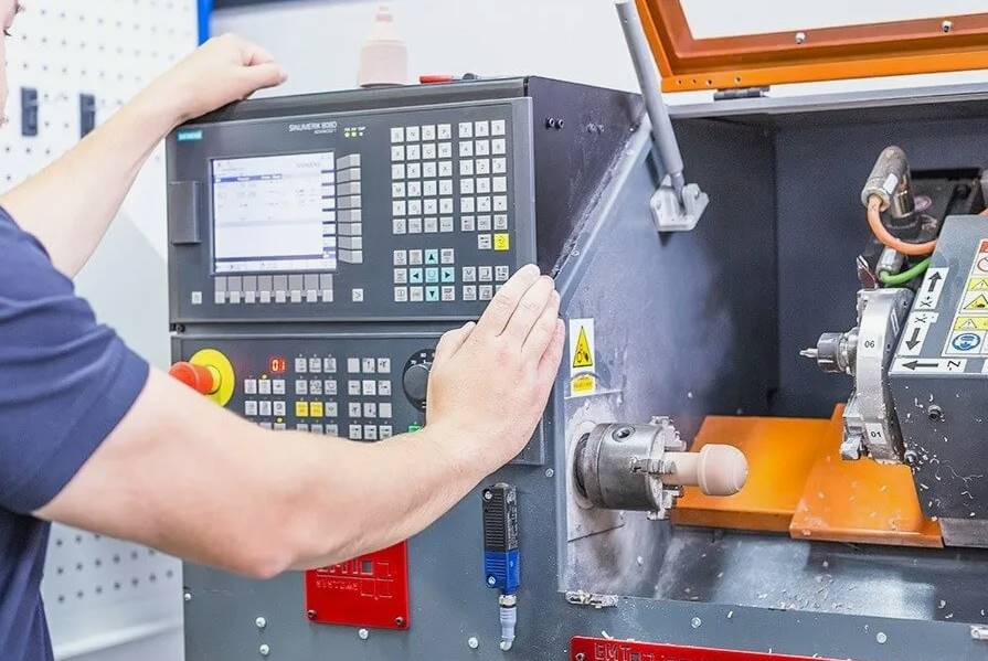 Второе Дыхание Токарного Мастерства: Все, что нужно знать о Ремонте Токарных Станков с ЧПУ