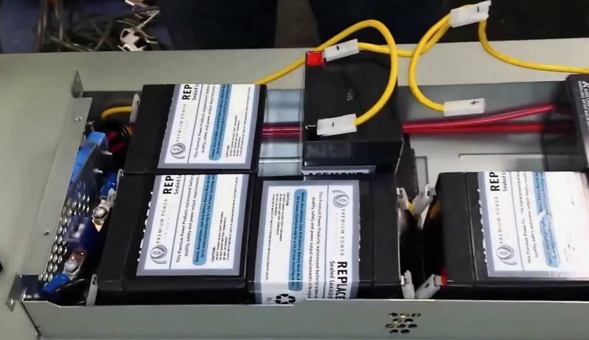 Замена Аккумуляторов ИБП для Серверных в Минске – Сохраняя Непрерывность Бизнеса